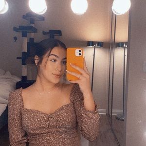 Meet your Posher, Desiree